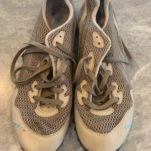 Puma - gold/bronze sneakers. Lightly worn